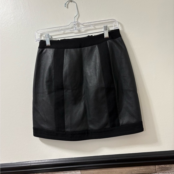 BCBGMaxAzria Black Mini Skirt with Zipper Accents XS NWT - Picture 2 of 5